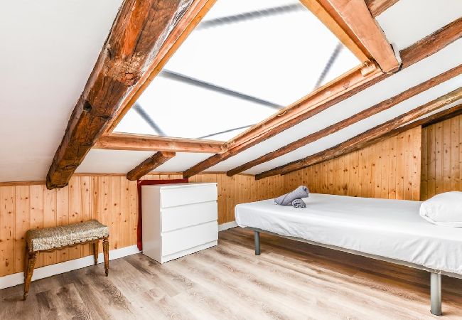 Apartamento en Madrid - ático espacioso en malasaña de alquiler temporal Apartamento en Madrid - ático espacioso en malasaña de alquiler temporal