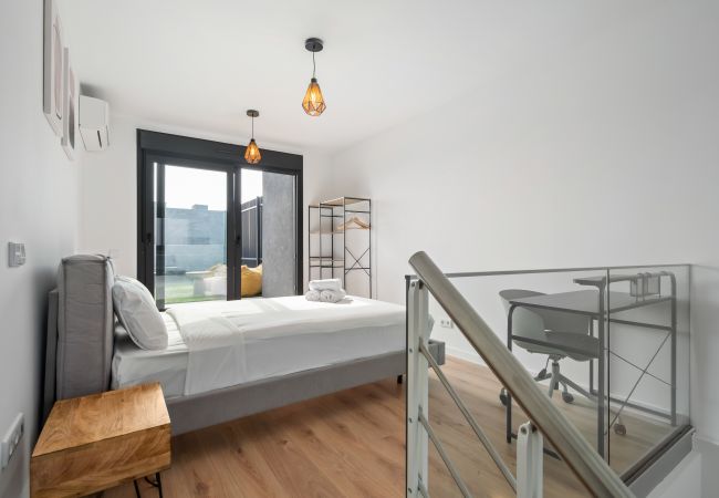 Apartamento en San Sebastián de los Reyes - duplex con terraza y garaje de alquiler temporal Apartamento en San Sebastián de los Reyes - duplex con terraza y garaje de alquiler temporal