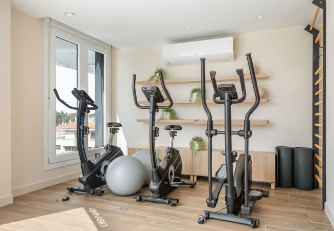 Apartamento en Madrid - Urban Elite – Pool & Garage ALQUILER TEMPORAL Apartamento en Madrid - Urban Elite – Pool & Garage ALQUILER TEMPORAL