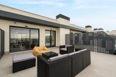 Apartamento en San Sebastián de los Reyes - atico con terraza The Kings Residence: Business Ready