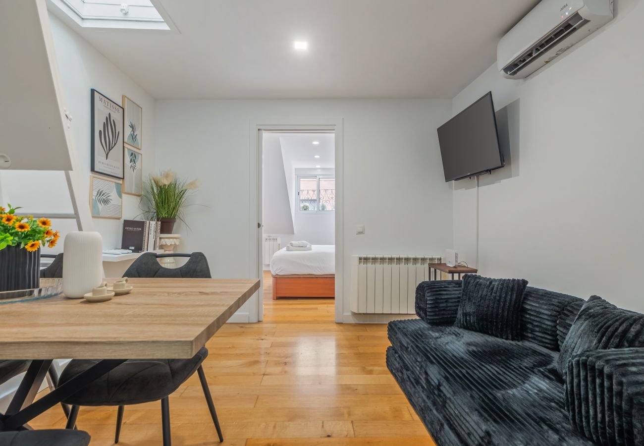Apartamento en Madrid - La Palma Corporate Retreat con Terraza Privada